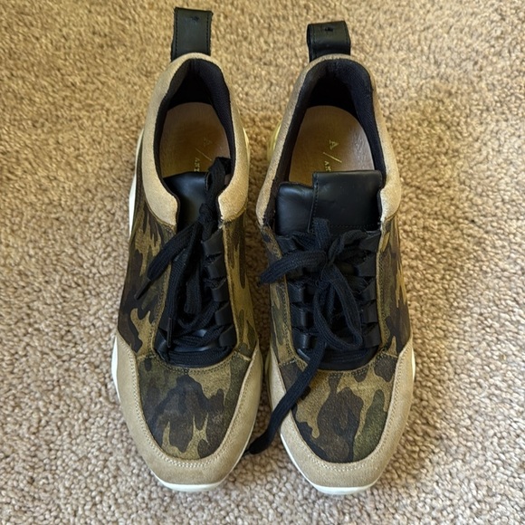 Like New Anthropologie Ashton Platform Sneakers in Camo - Picture 4 of 8